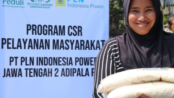 PLN Indonesia Power PLTU Adipala bersama NU Care LAZISNU Cilacap Menyalurkan Beras untuk Warga Dusun Bogemanjir Desa Adipala